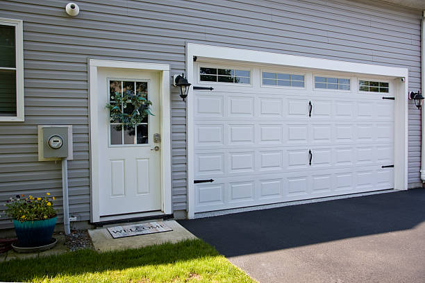 24/7 Emergency Garage Door Panel Replacement experts in Lindsborg, KS